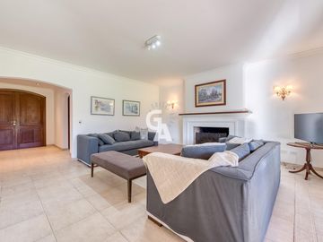 Casa en  Venta 5 ambientes  AL GOLF en Mayling Club de Campo