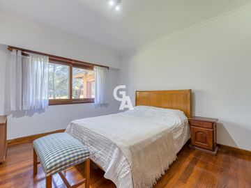 Casa en  Venta 5 ambientes  AL GOLF en Mayling Club de Campo