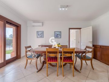 Casa en  Venta 5 ambientes  AL GOLF en Mayling Club de Campo