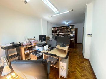 Departamento de 3 despachos en Venta - Ramos Mejia Centro