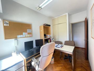 Departamento de 3 despachos en Venta - Ramos Mejia Centro