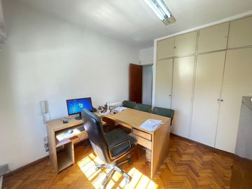 Departamento de 3 despachos en Venta - Ramos Mejia Centro