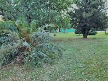 Se vende casa en Roldan 2500 m2 terreno.