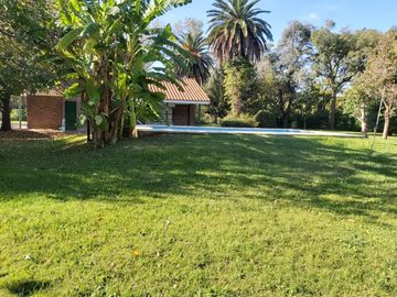 Se vende casa en Roldan 2500 m2 terreno.