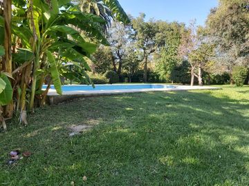 Se vende casa en Roldan 2500 m2 terreno.