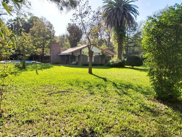 Se vende casa en Roldan 2500 m2 terreno.
