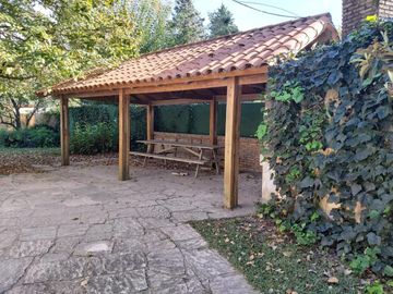 Se vende casa en Roldan 2500 m2 terreno.