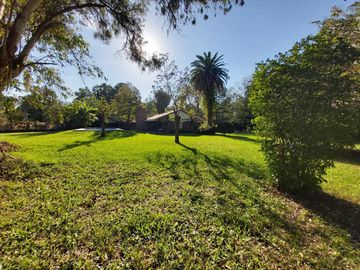 Se vende casa en Roldan 2500 m2 terreno.