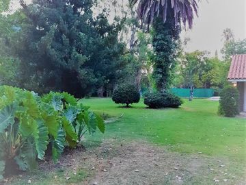 Se vende casa en Roldan 2500 m2 terreno.