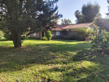 Se vende casa en Roldan 2500 m2 terreno.