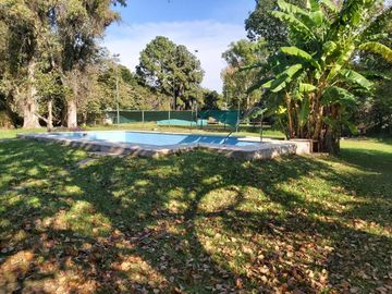 Se vende casa en Roldan 2500 m2 terreno.