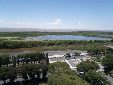 Torres del Yatch Piso Alto Impecable (opcional Renta U$S 3.300 por mes) pagado cambio oficial.