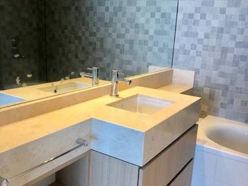 Torres del Yatch Piso Alto Impecable (opcional Renta U$S 3.300 por mes) pagado cambio oficial.
