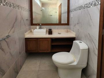 Casa en VENTA jardin de 200 m2 en LOMAS DIAMANTE