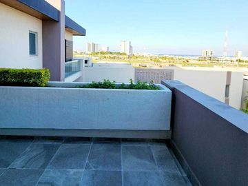 Casa en VENTA jardin de 200 m2 en LOMAS DIAMANTE