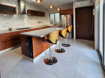 Casa en VENTA jardin de 200 m2 en LOMAS DIAMANTE