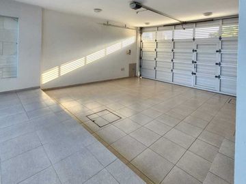 Casa en VENTA jardin de 200 m2 en LOMAS DIAMANTE