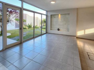 Casa en VENTA jardin de 200 m2 en LOMAS DIAMANTE