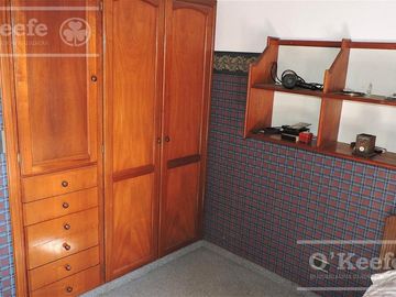 En Berazategui Hermoso Chalet de 8 ambientes con parque y pileta en venta sobre terreno de 1940m2.