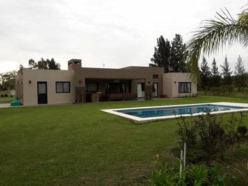 AREA 60-LA VICTORIA POLO COUNTRY CLUB-EXCELENTE CASA ESTRENAR