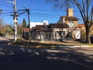 Casa en Jorge Bell y 471 City Bell - Alberto Dacal Propiedades