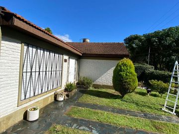 Casa en venta - 4 Dormitorios 2 Baños - Cochera - 1.000Mts2 - Chascomús