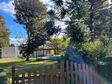 Casa en venta - 4 Dormitorios 2 Baños - Cochera - 1.000Mts2 - Chascomús
