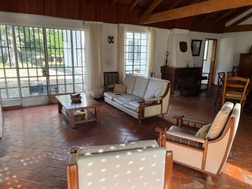 Casa en venta - 4 Dormitorios 2 Baños - Cochera - 1.000Mts2 - Chascomús