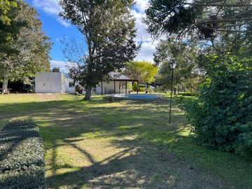 Casa en venta - 4 Dormitorios 2 Baños - Cochera - 1.000Mts2 - Chascomús