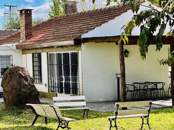 Casa en venta - 4 Dormitorios 2 Baños - Cochera - 1.000Mts2 - Chascomús