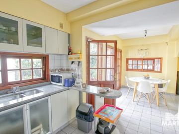 Dúplex: 3 dormitorios con patio, terraza y cochera - Villa Martelli