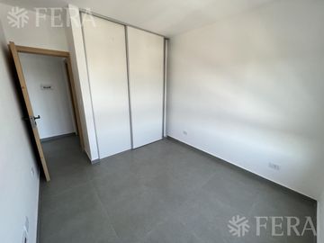 Venta de departamento 2 ambientes con balcón en Villa Dominico (24073)