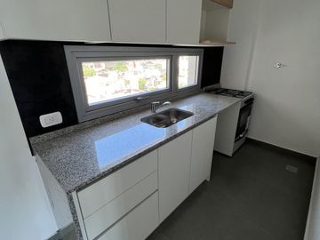 Venta de departamento 2 ambientes con balcón en Villa Dominico (24073)