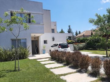 CASA EN VENTA Y ALQUILER DE TEMPORADA - SAN GABRIEL - MAROTO PROPIEDADES
