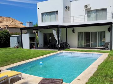 CASA EN VENTA Y ALQUILER DE TEMPORADA - SAN GABRIEL - MAROTO PROPIEDADES