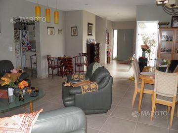 CASA EN VENTA Y ALQUILER DE TEMPORADA - SAN GABRIEL - MAROTO PROPIEDADES