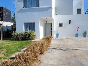 CASA EN VENTA Y ALQUILER DE TEMPORADA - SAN GABRIEL - MAROTO PROPIEDADES