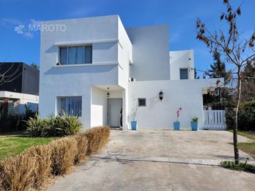 CASA EN VENTA Y ALQUILER DE TEMPORADA - SAN GABRIEL - MAROTO PROPIEDADES