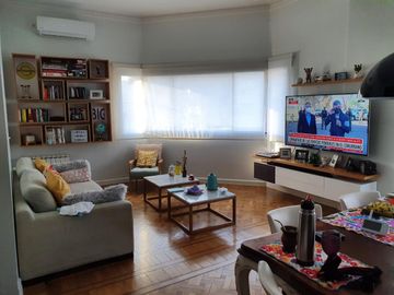 Excelente PH en Villa Urquiza reciclado a nuevo!