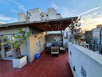 Excelente PH en Villa Urquiza reciclado a nuevo!