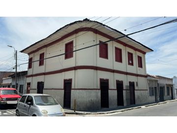 Casa esquinera con apartamentos y local en venta Barrio Nuevo Palmira
