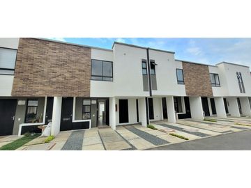 Se vende casa en Alfaguara, parque Natura. para estrenar. SZ