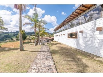 Casa Amoblada en alquiler Medellin, las Palmas.
