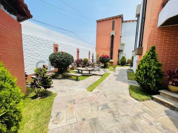 CASA EN URB. SANTA TERESA DE MONTERRICO