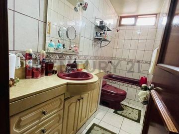 CASA EN URB. SANTA TERESA DE MONTERRICO