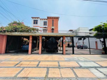 CASA EN URB. SANTA TERESA DE MONTERRICO