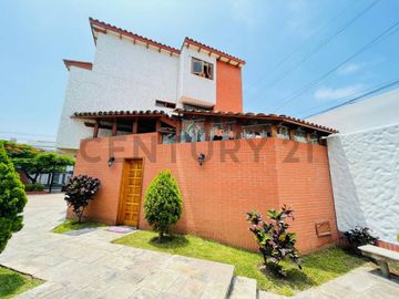 CASA EN URB. SANTA TERESA DE MONTERRICO