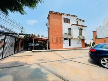 CASA EN URB. SANTA TERESA DE MONTERRICO