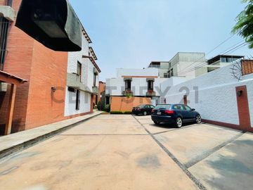 CASA EN URB. SANTA TERESA DE MONTERRICO