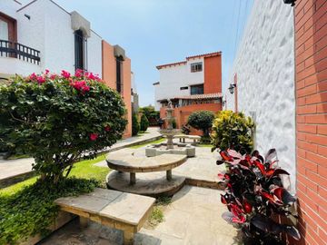 CASA EN URB. SANTA TERESA DE MONTERRICO